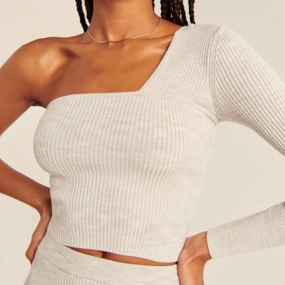 Abercrombie asymmetrical gray top - Picture 1 of 4